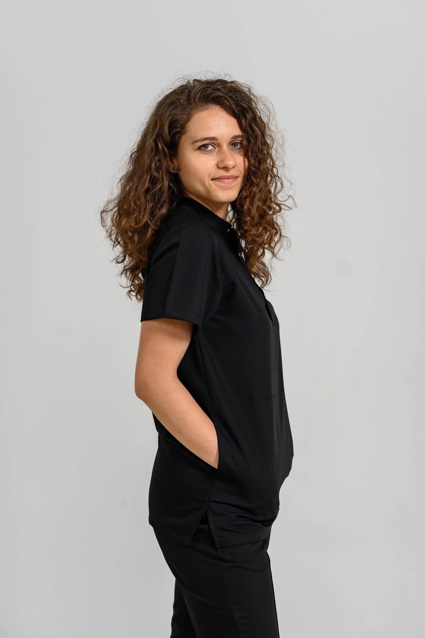 Bluza Medicala Valuca STRETCH  Femei - Negru -  vedere laterala - material elastic - Akitex 