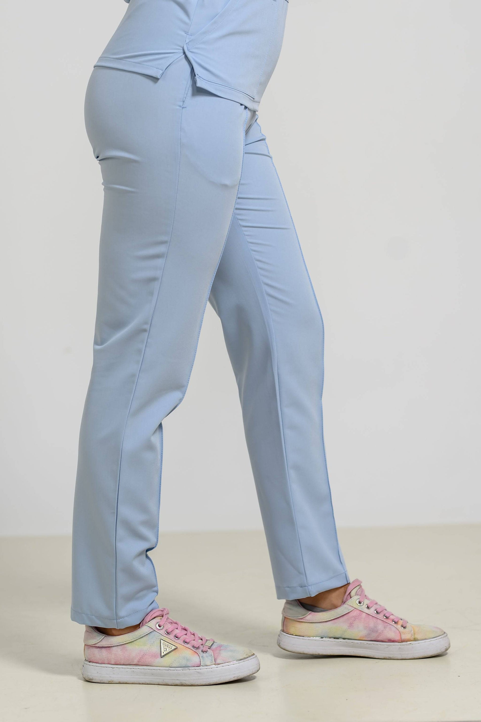 Pantaloni Medicali Alisa Femei Stretch - LightBlue - vedere laterala - material elastic - Akitex 